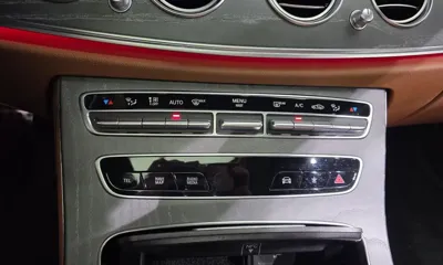 Mercedes-Benz E-Class 2021, 50202 км, за 26046.74 USD - фото 32