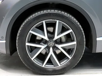 Volkswagen Touareg 2023, 37924 км, за 38093.36 USD