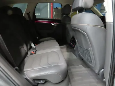 Volkswagen Touareg 2023, 37924 км, за 38093.36 USD - фото 18