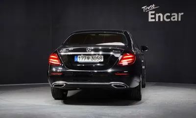 Mercedes-Benz E-Class 2019, 124126 км, за 15189.96 USD