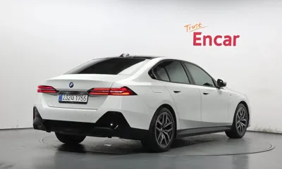 BMW 5-Series 2024, 32367 км, за 37941.45 USD
