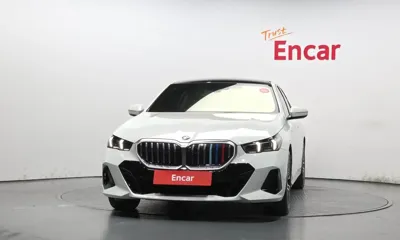 BMW 5-Series 2024, 32367 км, за 37941.45 USD