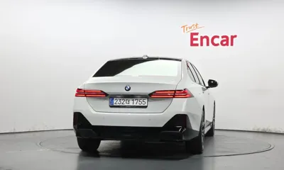 BMW 5-Series 2024, 32367 км, за 37941.45 USD