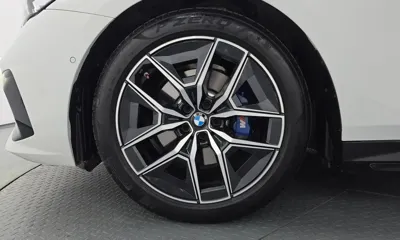 BMW 5-Series 2024, 32367 км, за 37941.45 USD