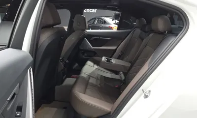BMW 5-Series 2024, 32367 км, за 37941.45 USD - фото 26