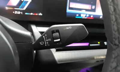BMW 5-Series 2024, 32367 км, за 37941.45 USD - фото 30