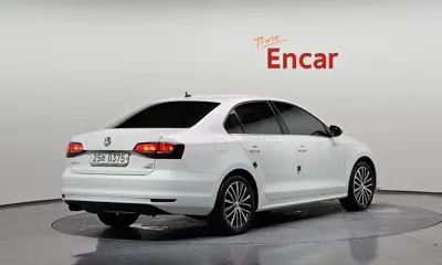Volkswagen Jetta 2016, 49379 км, за 5189.17 USD