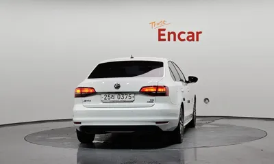 Volkswagen Jetta 2016, 49379 км, за 5189.17 USD