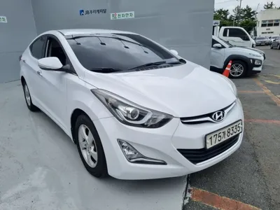 Hyundai Avante 2016, 108934 км, за 4104.24 USD