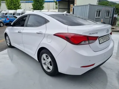 Hyundai Avante 2016, 108934 км, за 4104.24 USD