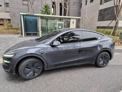 Tesla Model Y 2025, 3000 км, за 51982.41 USD