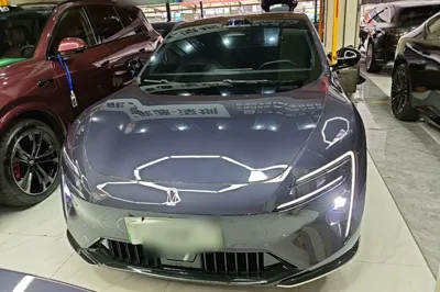Avatr 06 2025, 16900 км, за 31920 USD