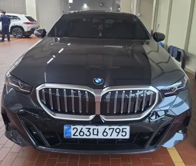 BMW 5-Series 2024, 31071 км, за 33153.47 USD