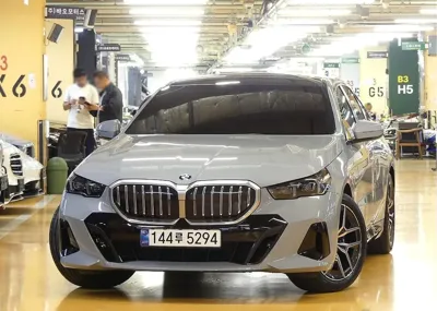 BMW 5-Series 2024, 10900 км, за 40372.45 USD