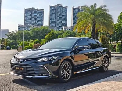 Toyota Camry · 2023 год
