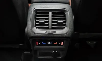 Volkswagen Tiguan 2023, 43933 км, за 17889.69 USD - фото 31