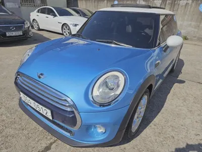 MINI Cooper 2016, 93366 км, за 4951.14 USD