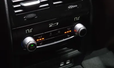 BMW 5-Series 2022, 57921 км, за 26191.41 USD - фото 31