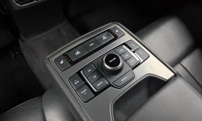 Hyundai Genesis 2016, 115490 км, за 6498.62 USD - фото 19