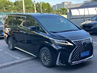 Lexus LM 2021, 51000 км, за 115801.17 USD