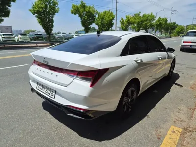 Hyundai Avante 2023, 71569 км, за 11655.92 USD
