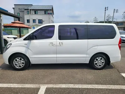 Hyundai Starex 2015, 183400 км, за 5579.62 USD