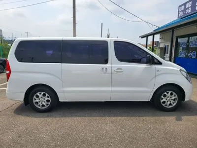 Hyundai Starex 2015, 183400 км, за 5579.62 USD