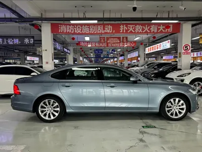 Volvo S90 2018, 69000 км, за 14684.82 USD