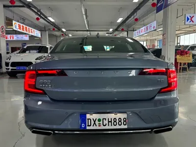 Volvo S90 2018, 69000 км, за 14684.82 USD