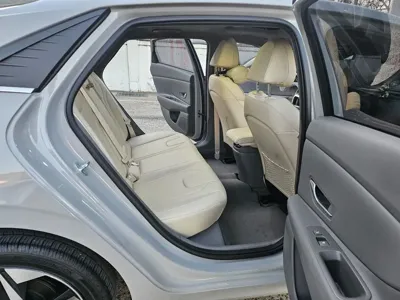 Hyundai Avante 2023, 47236 км, за 11554.74 USD - фото 10