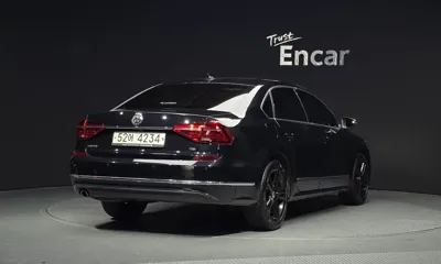 Volkswagen Passat 2018, 109183 км, за 5552.62 USD
