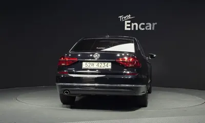 Volkswagen Passat 2018, 109183 км, за 5552.62 USD