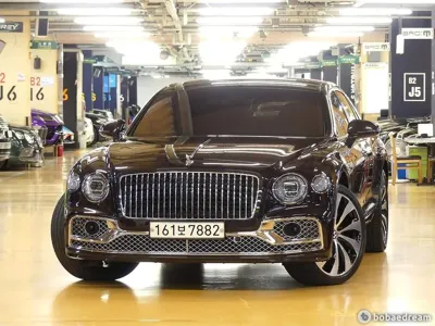 Bentley Flying Spur 2023, 23000 км, за 167388.74 USD