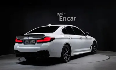 BMW 5-Series 2022, 37943 км, за 28873.99 USD