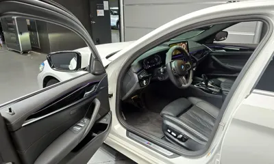 BMW 5-Series 2022, 37943 км, за 28873.99 USD - фото 11