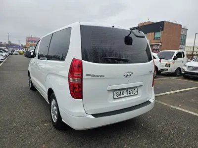 Hyundai Starex 2016, 54400 км, за 8325.07 USD