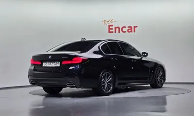 BMW 5-Series 2021, 53654 км, за 24238.04 USD