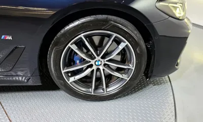 BMW 5-Series 2021, 53654 км, за 24238.04 USD