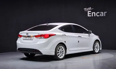 Hyundai Avante 2013, 105768 км, за 3245.03 USD