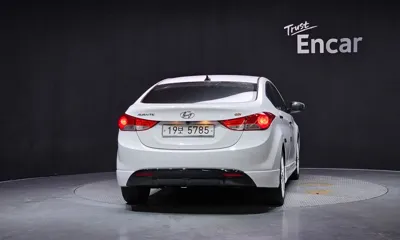 Hyundai Avante 2013, 105768 км, за 3245.03 USD