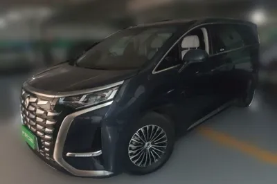 Denza D9 · 2022 год