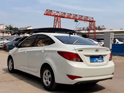 Hyundai Verna 2016, 79000 км, за 2714.44 USD