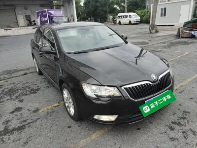 Skoda Superb 2015, 135000 км, за 3840.42 USD