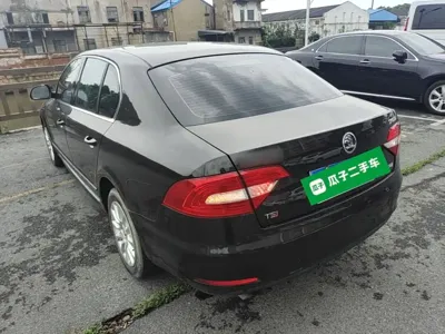 Skoda Superb 2015, 135000 км, за 3840.42 USD