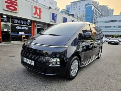 Hyundai Staria · 2023 год