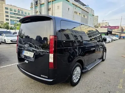 Hyundai Staria 2023, 42700 км, за 16607.59 USD