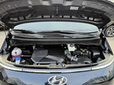 Hyundai Staria 2023, 42700 км, за 16607.59 USD