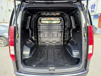 Hyundai Staria 2023, 42700 км, за 16607.59 USD - фото 11