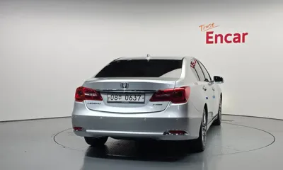 Honda Legend 2016, 204993 км, за 4588.42 USD