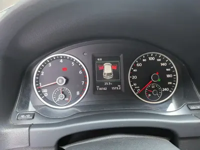 Volkswagen Tiguan 2014, 118100 км, за 5296.83 USD - фото 8